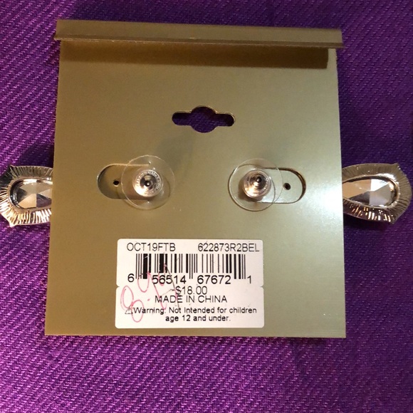 Erica Lyons Silver Tone Statement Necklace with Teardrop Crystal Stones - Picture 5 of 6